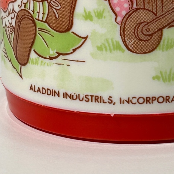 Vintage 1980 American Greetings Corp Aladdin Strawberry Shortcake Thermos - Picture 6 of 16